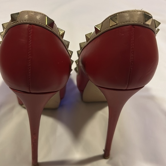 Valentino Red/Beige Leather Rockstud Crisscross Peep Toe Platform Pumps - Picture 6 of 16